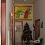 A fare da contraltare alla mancanza di servizi, c�� per� lo spirito di comunit� che anima la popolazione. Come detto esiste un comitato di quartiere (nato nel 1992), da cui prese vita nel 1995 l�associazione �Giovanni Falcone�